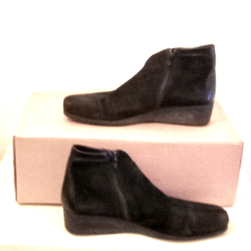 Le  Canadienne black suade ankle boots